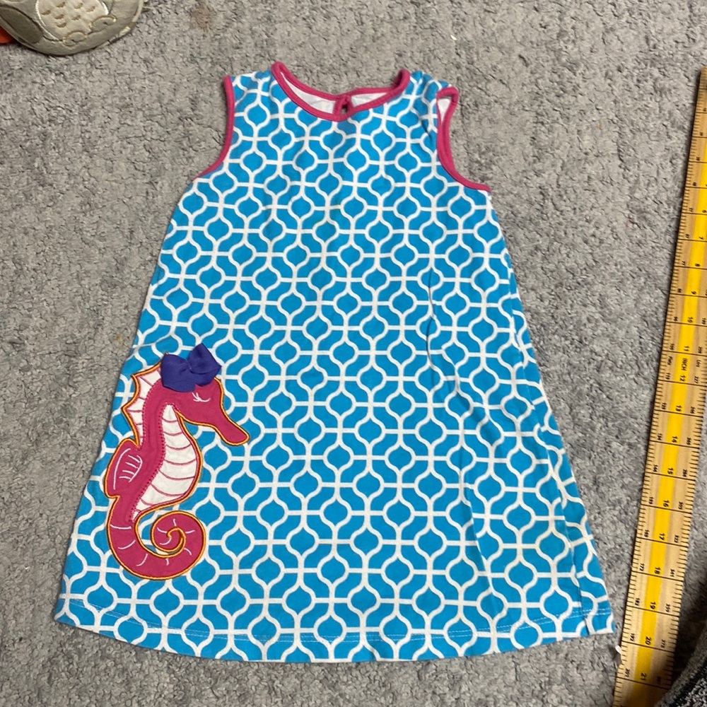 Girls clothes‎